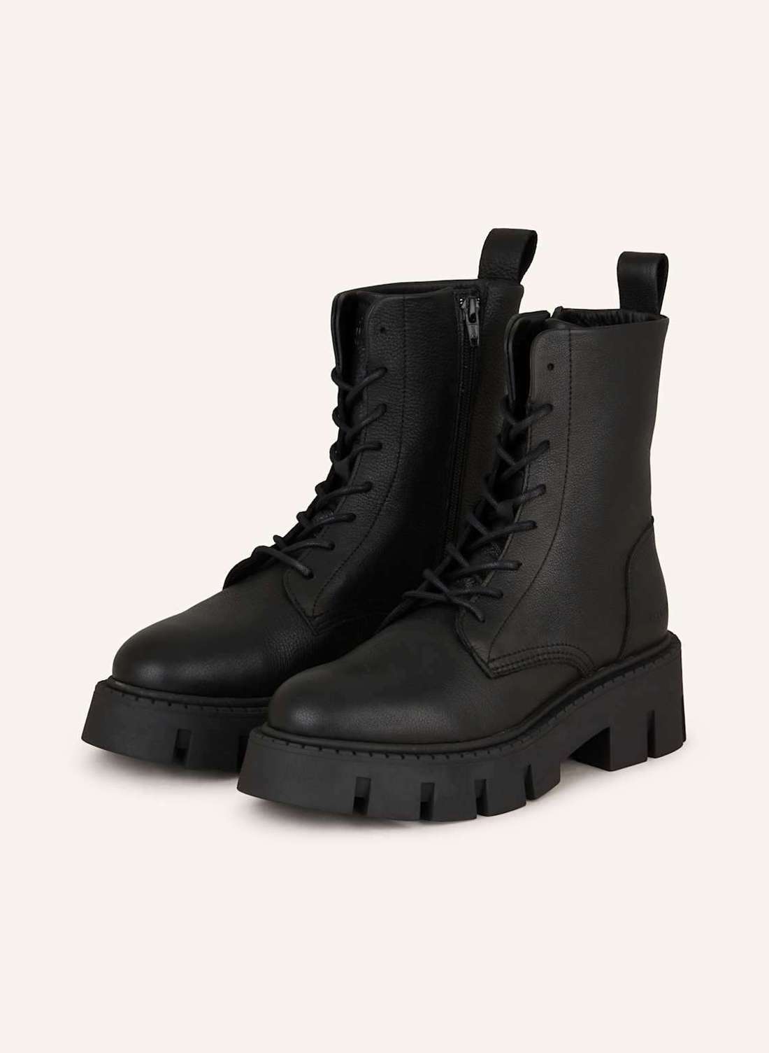 Ботинки на шнуровке