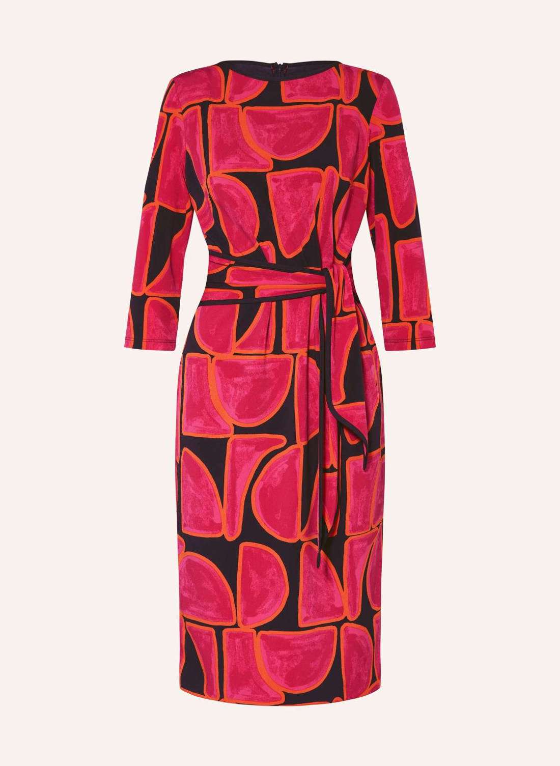 Платье-футляр с рукавами 3/4