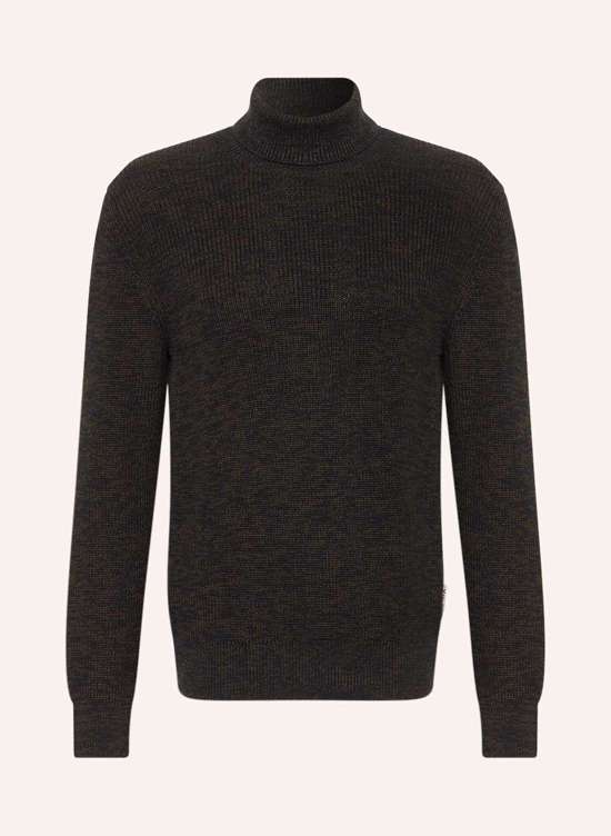 Пуловер с высоким воротником