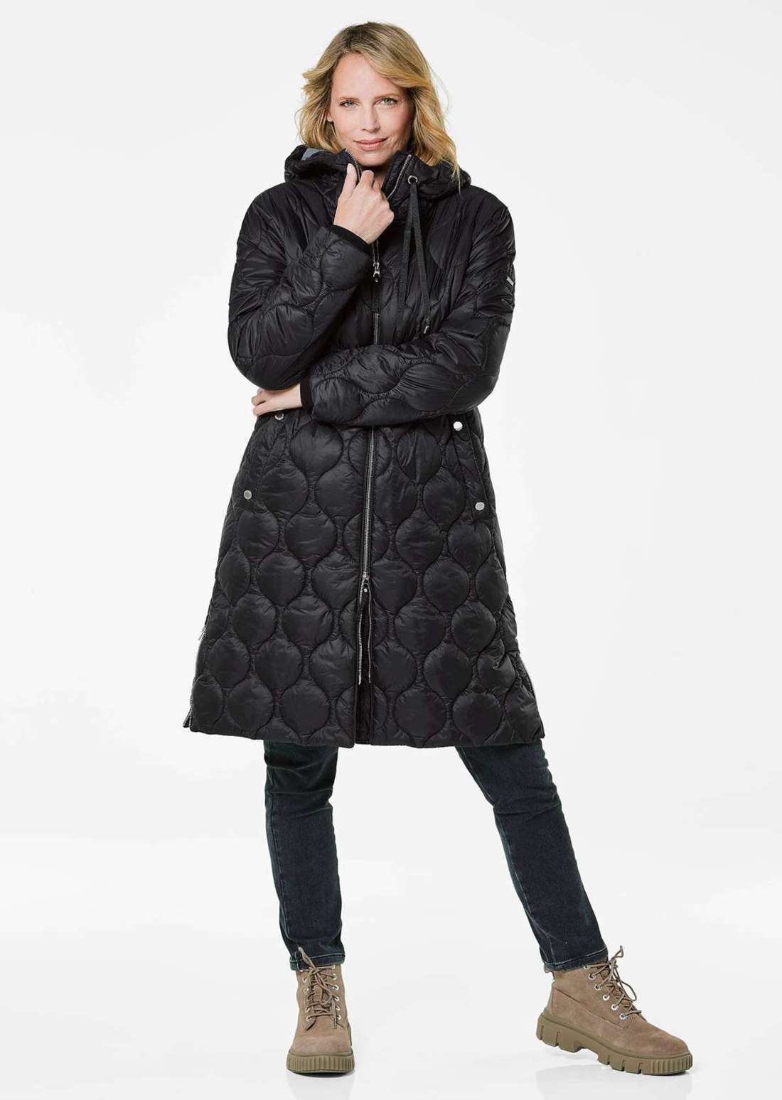 Стеганое пальто с капюшоном