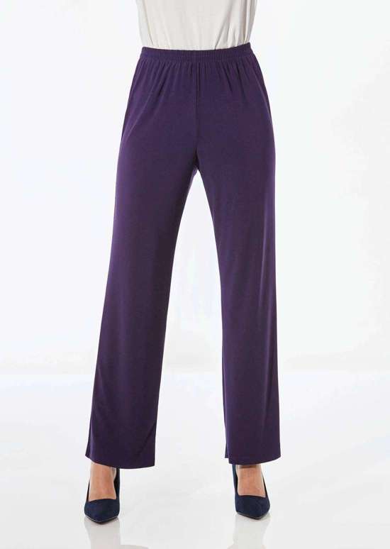 Удобные облегающие брюки с утягивающимся поясом.