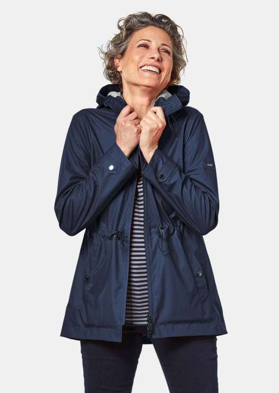 Функциональный плащ на трикотажной подкладке.