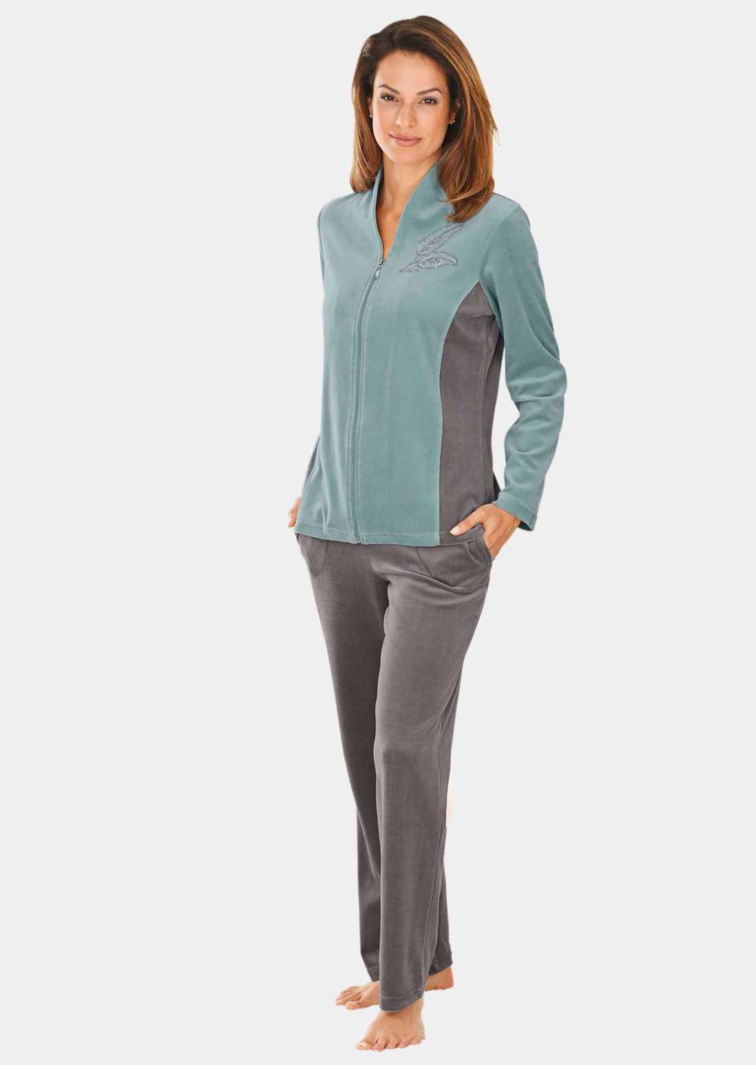 Свободный костюм Nicki с ювелирными деталями