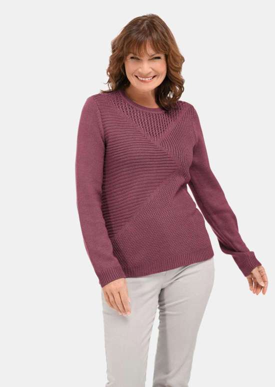 Легкий в уходе свитер с высококачественной ребристой структурой.