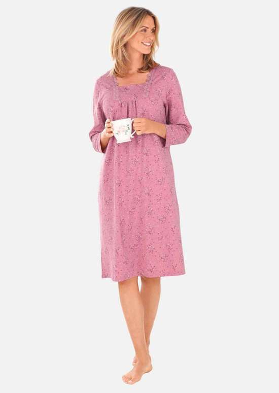 Комплект ночных сорочек из чистого хлопка.