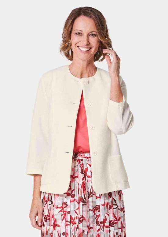 Удобный пиджак структурированной формы.