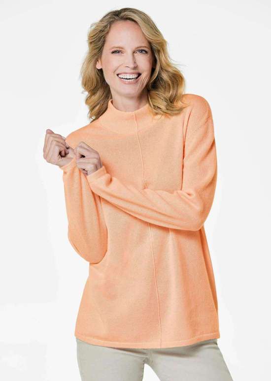 Приятный мягкий кашемировый свитер с воротником