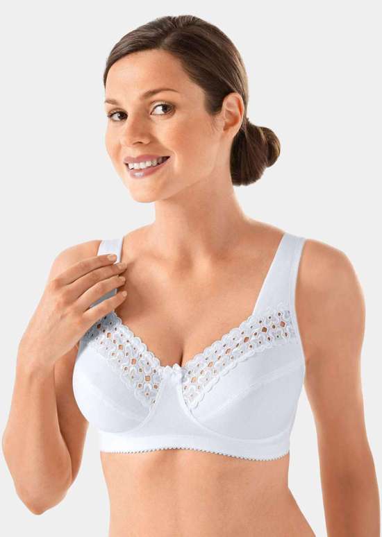 Бюстгальтер на широких бретелях и кружевной вышивке.