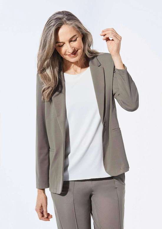 Легкий пиджак из джерси с максимальной свободой движений.