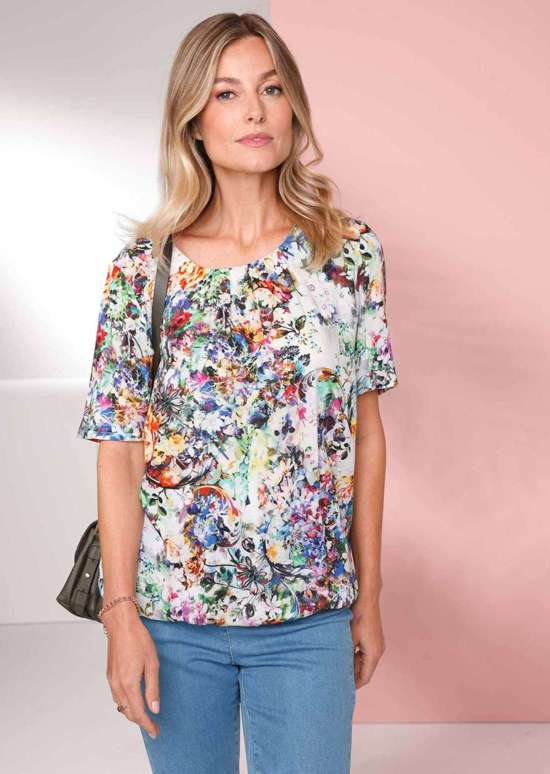 Блузка с ярким принтом и красивыми деталями