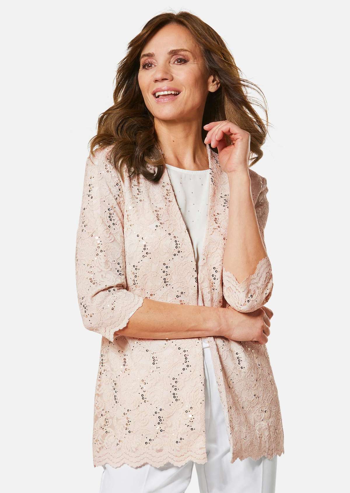 Женственный кружевной пиджак с фестончатыми краями
