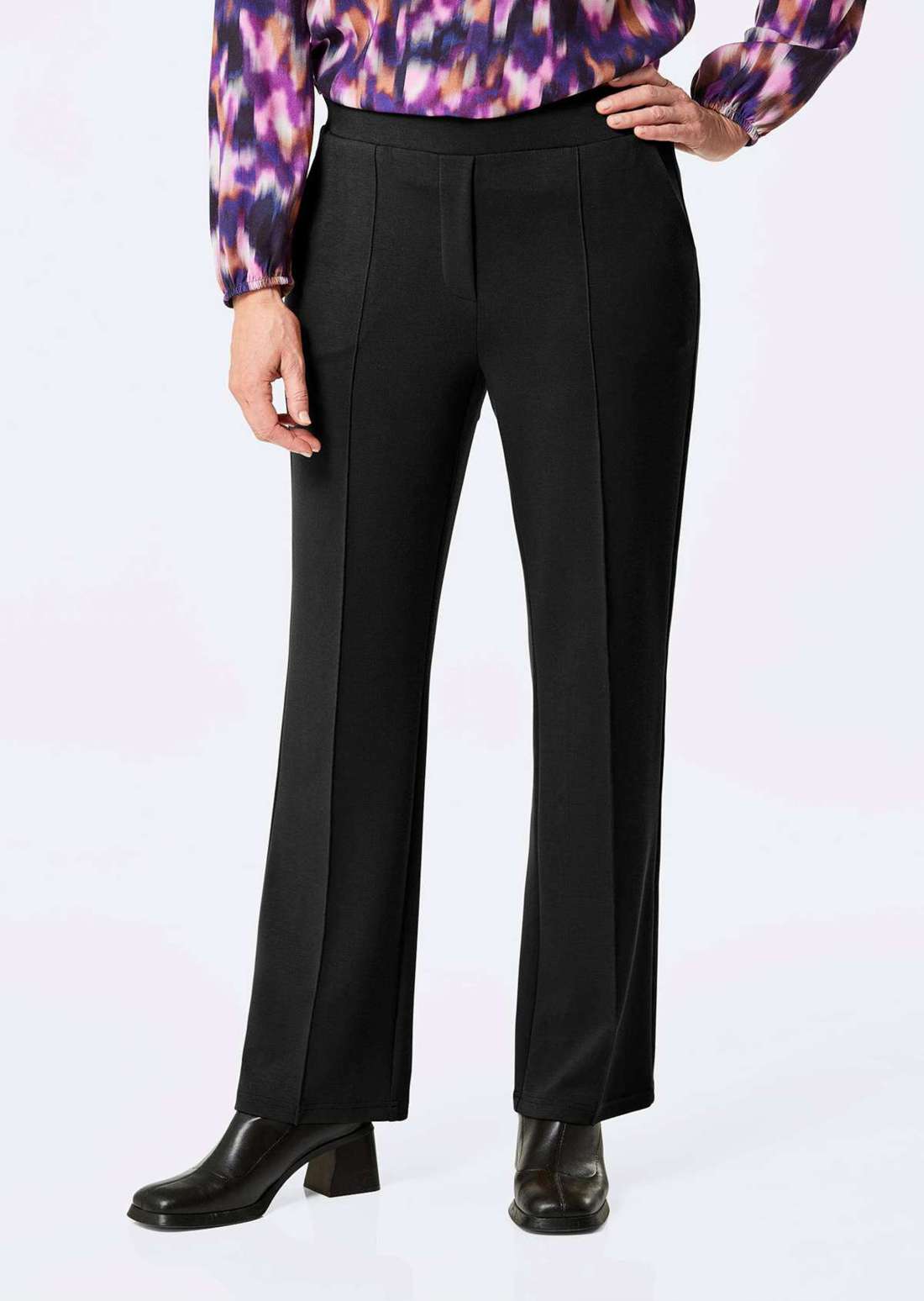 Брюки без застежек с защипами