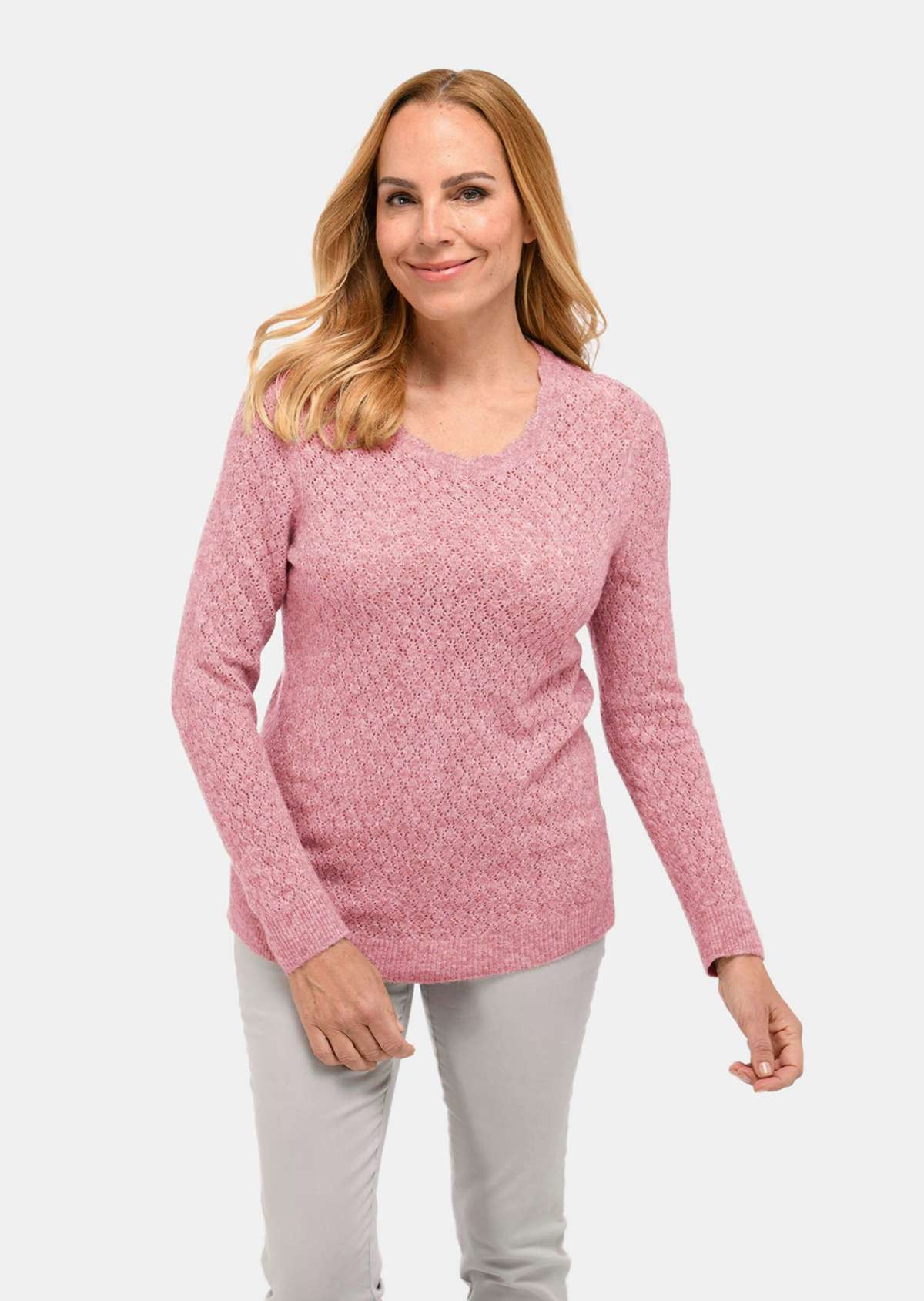 Женственный ажурный свитер из качественной меланжевой пряжи.