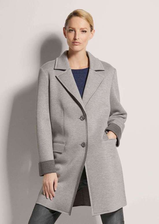 Длинная куртка из двухслойного трикотажа.