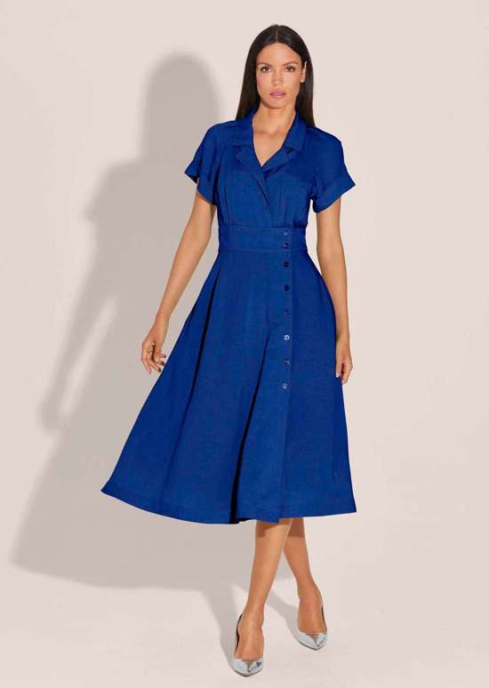 Легкое платье-рубашка с вырезом на спине