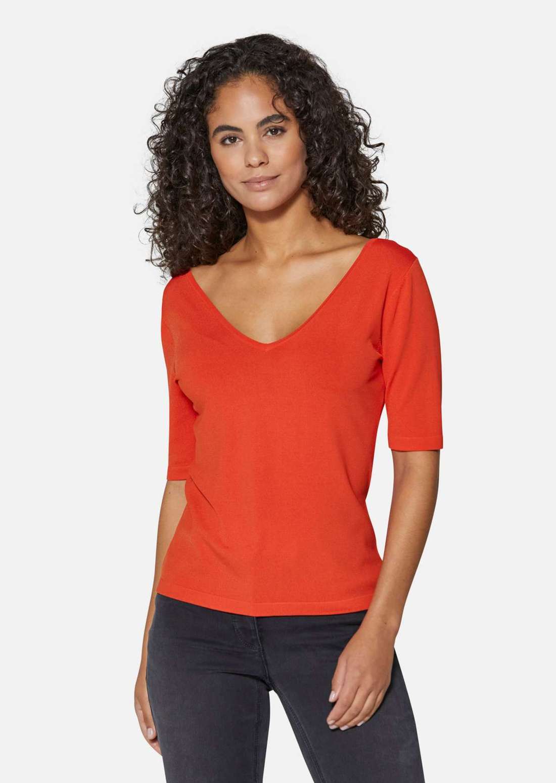 Свитер с полурукавами и V-образным вырезом