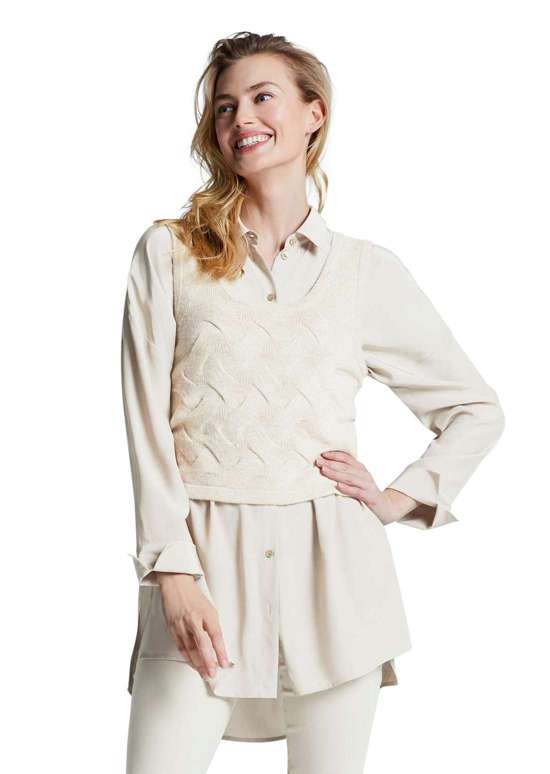 Вязаный жилет-свитер