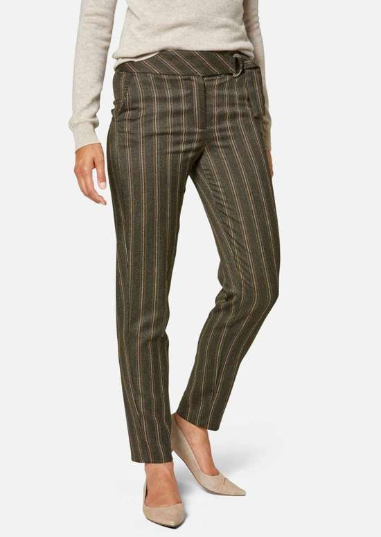 Узкие брюки в тонкую полоску с зажатыми складками