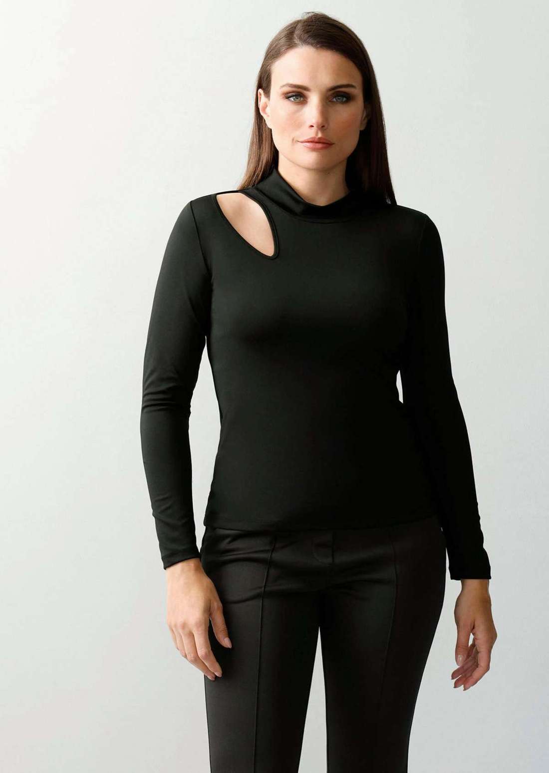 Рубашка с вырезами