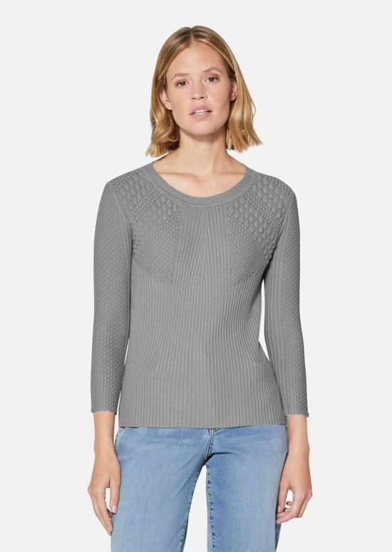 Свитер в рубчик