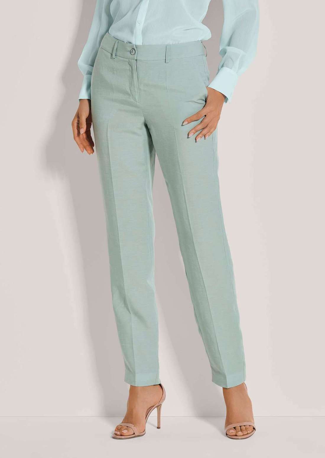 Широкие брюки со складками из льна