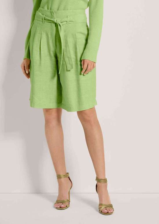 Льняные шорты-бермуды с завышенной талией