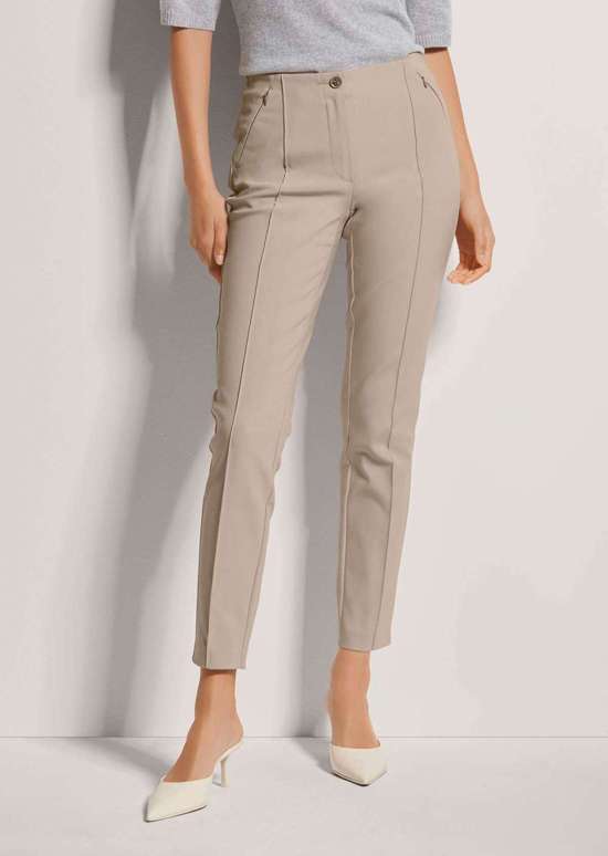 Узкие эластичные брюки с защипами
