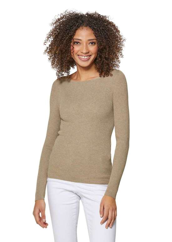 Свитер с вырезом «лодочка»