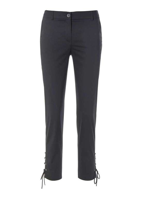 Летние брюки со шнуровкой по ноге.