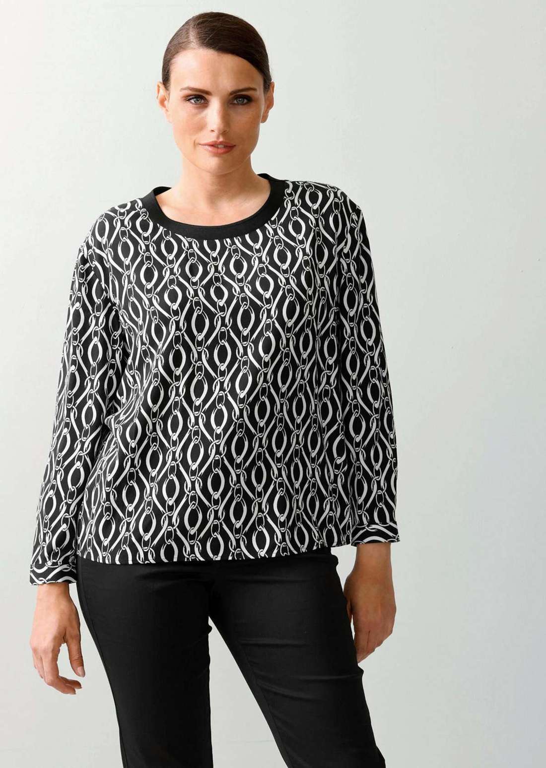 Блузка с графичным цепочным узором