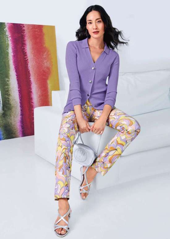 Простой кардиган длинного вида.