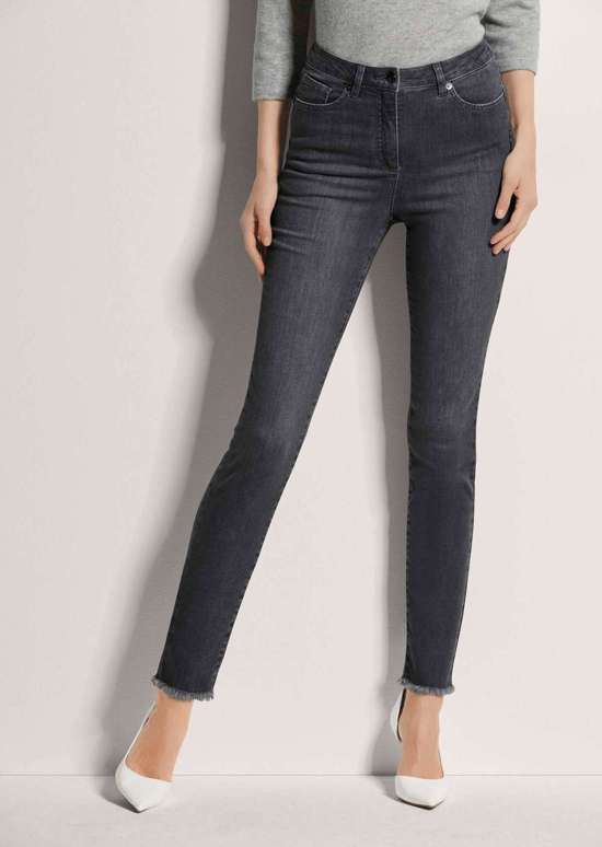 Джинсы с тонкой бахромой по краю