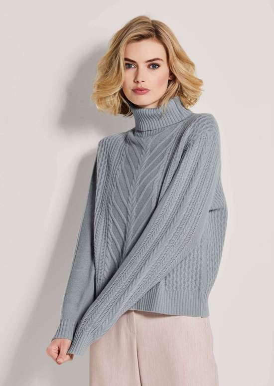 Кашемировый свитер с высоким воротником косой вязки