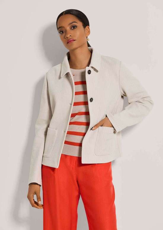 Короткая куртка с узором «елочка».