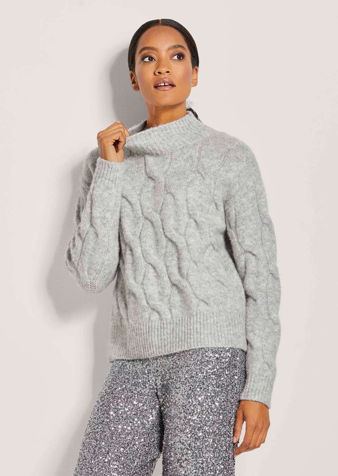 Свитер косой вязки