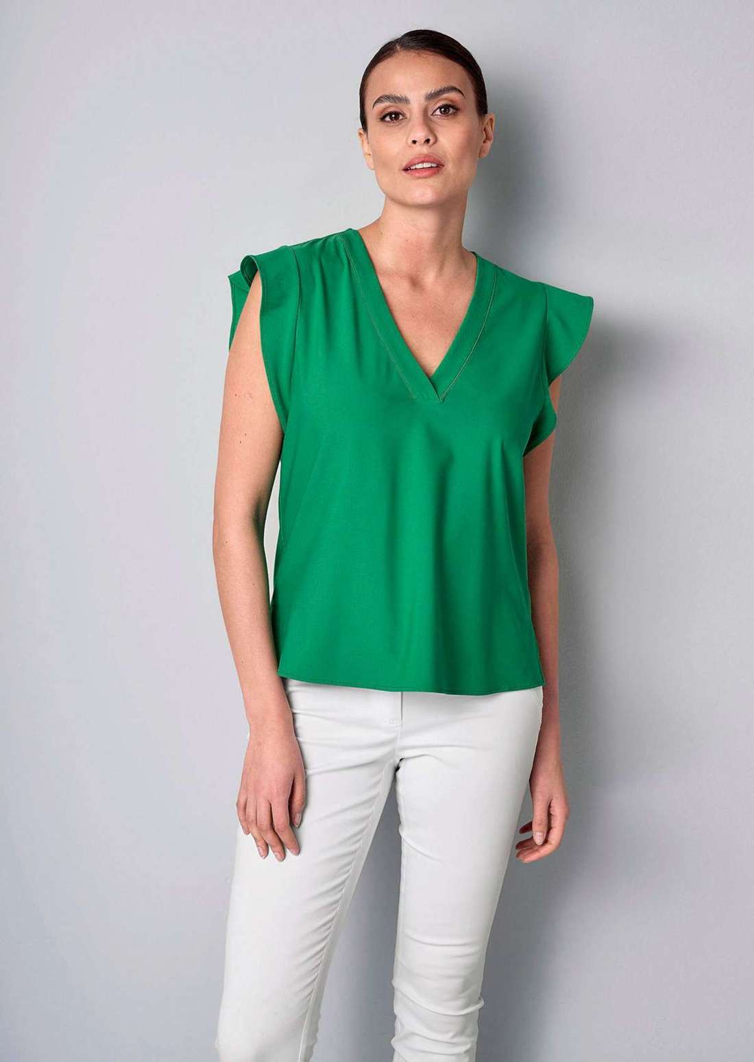 Топ с воланом