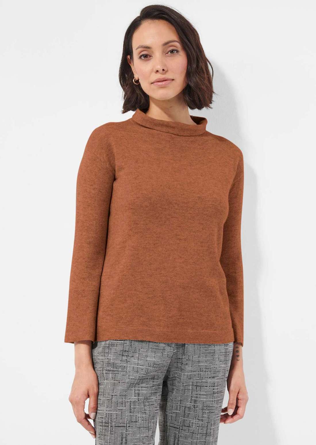 Свитер с воротником стойкой