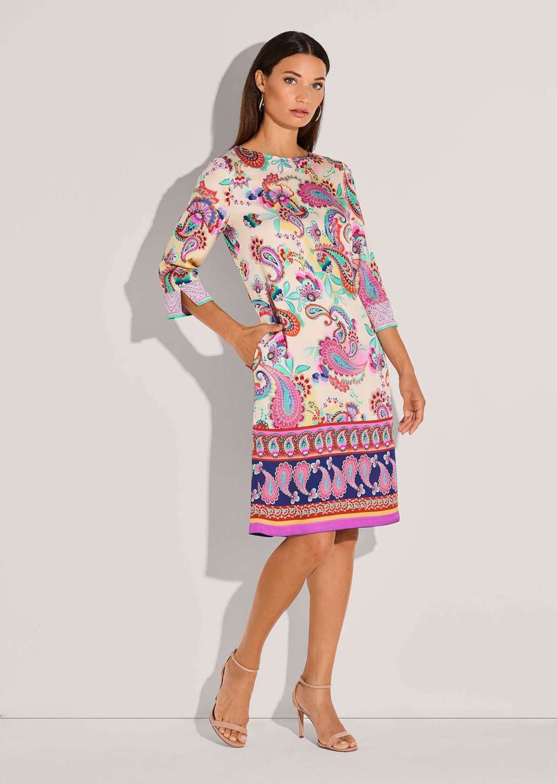 Летнее платье в узоре пейсли с рукавами 3/4.