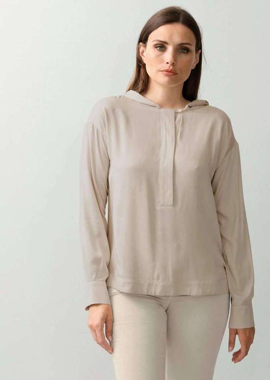 Блузка с капюшоном