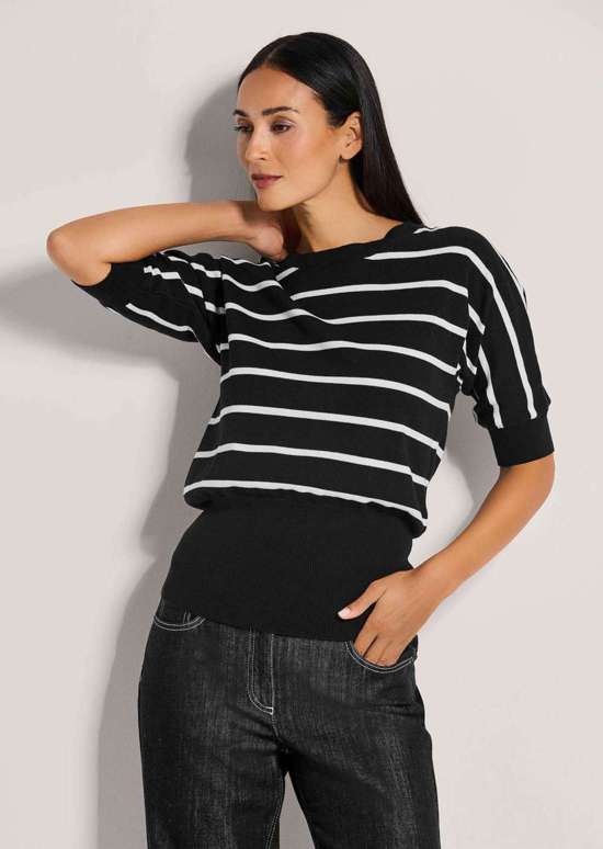 Полосатый свитер с полурукавами и широким поясом