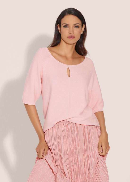 Свитер с полурукавами свободного кроя.