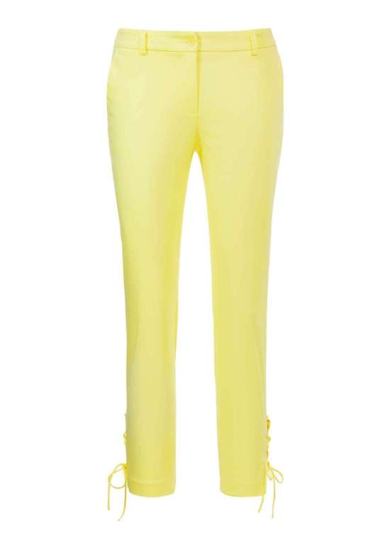 Летние брюки со шнуровкой по ноге.