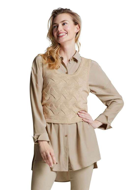 Вязаный жилет-свитер