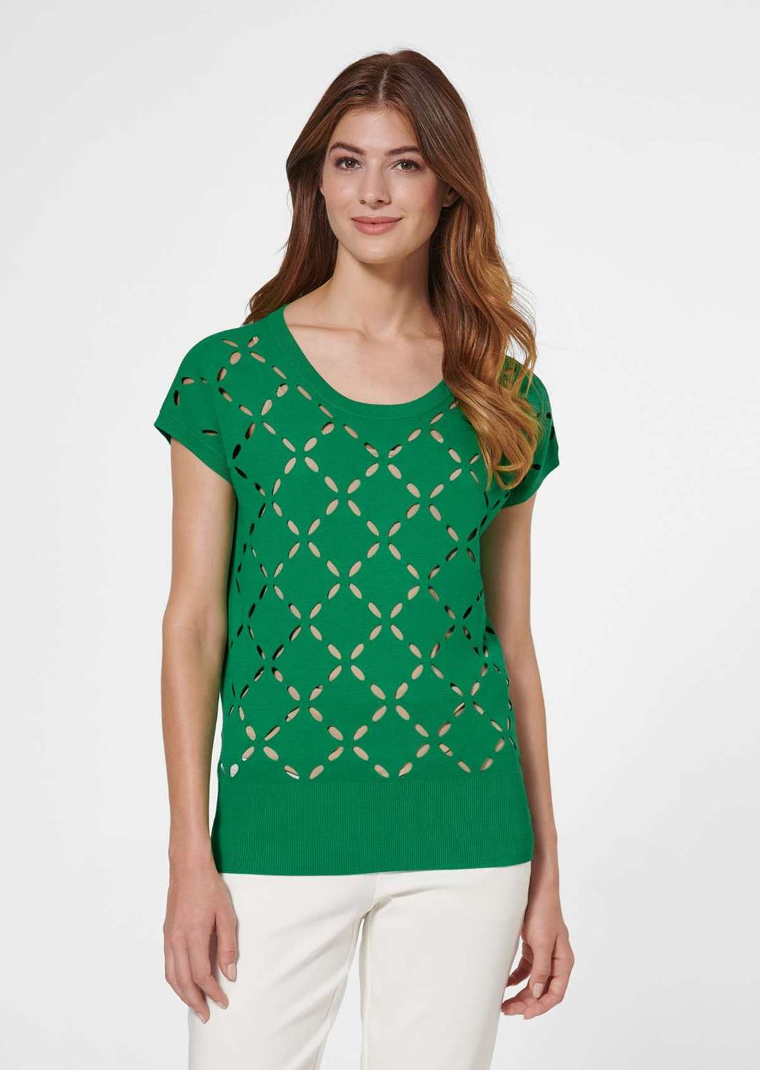 Свитер с вырезами