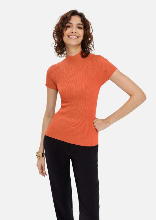 Вязаный свитер с короткими рукавами