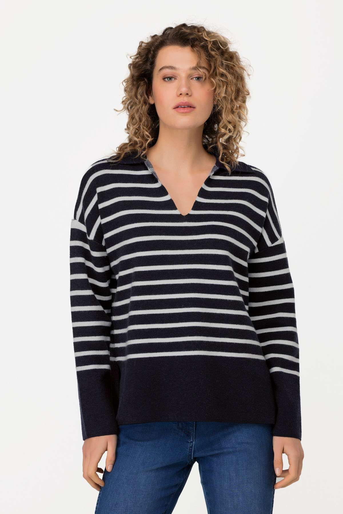 Вязаный свитер-пуловер в полоску с V-образным вырезом и длинным рукавом