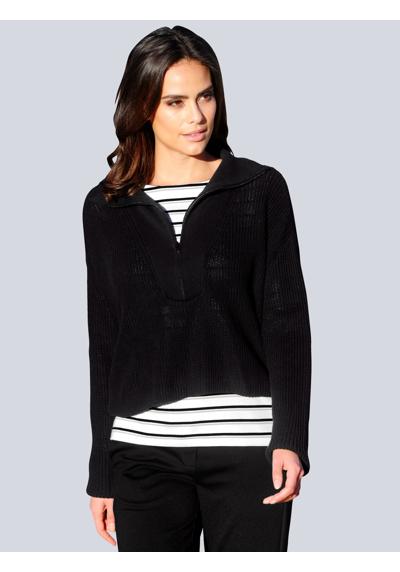 Вязаный пуловер модной короткой формы.
