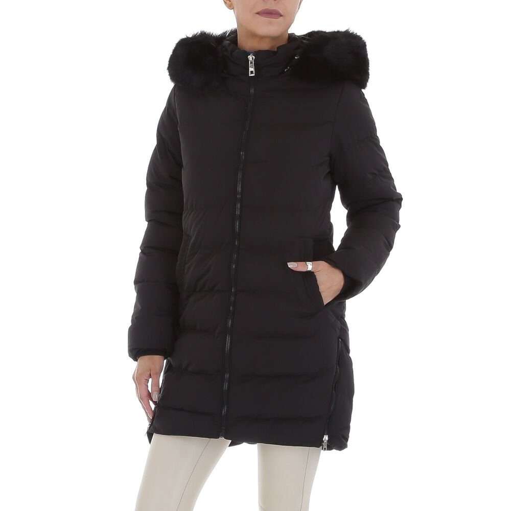 Зимнее женское пальто для досуга с капюшоном (съемным) на подкладке черного цвета