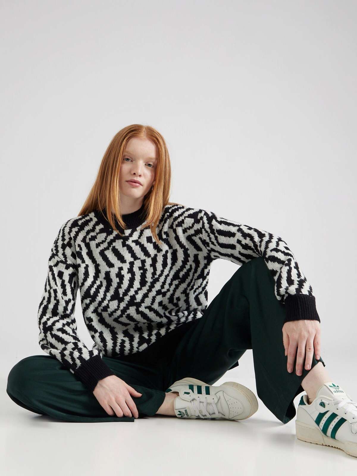 Пуловер Collection с круглым вырезом и абстрактным жаккардовым узором