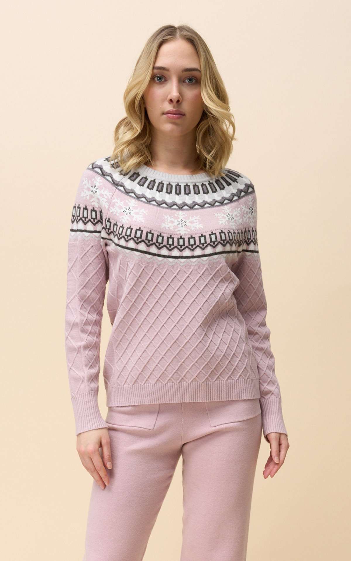 Норвежский свитер Вязаный свитер в норвежском стиле розовый с разными видами вязки